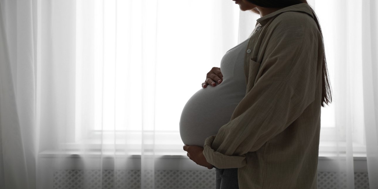 Βόλος: Ξυλοκόπησε την 22χρονη έγκυο σύντροφό του μετά από καβγά -Η καταγγελία γειτόνισσας