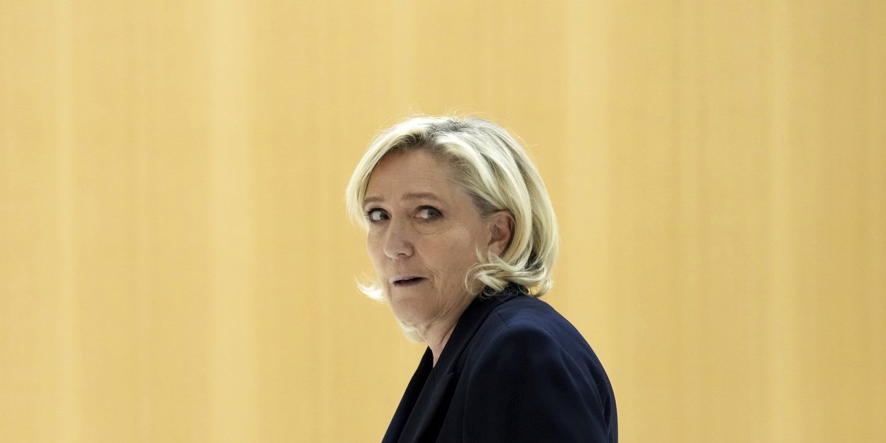 Reuters: Η κρίση του Μακρόν ανοίγει τον δρόμο στη Λεπέν -«Έχει μπροστά της έναν αυτοκινητόδρομο έξι λωρίδων» για την προεδρία