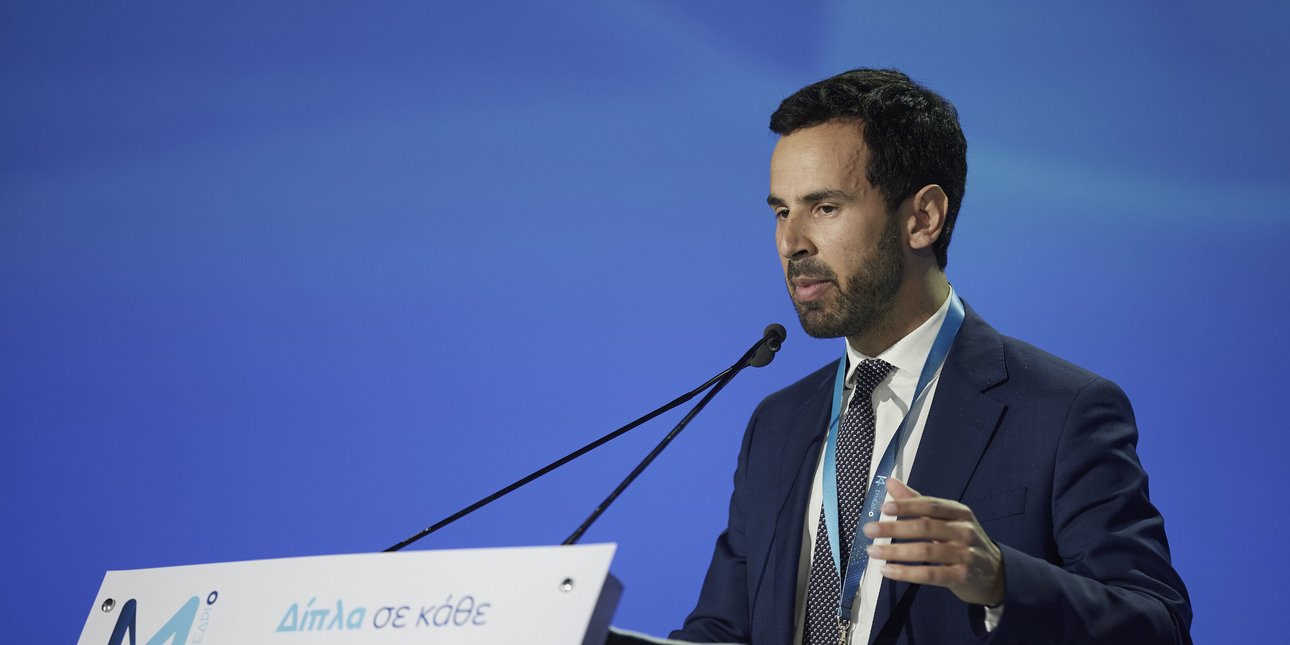 Ρωμανός κατά Τσίπρα: Ψέμα ότι ήταν πάντα απέναντι στη βία -«Η Αυγή», επί Γρηγορόπουλου, είχε ένθετο «ω έλατο, ω έλατο, τι ωραία που αρπάζεις»