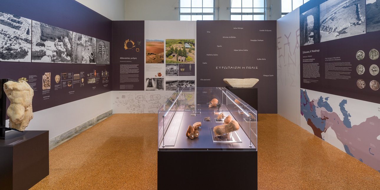 Άποψη του εκθεσιακού σταθμού «Ευρωπαίων η πόλις» στο Εθνικό Αρχαιολογικό Μουσείο
