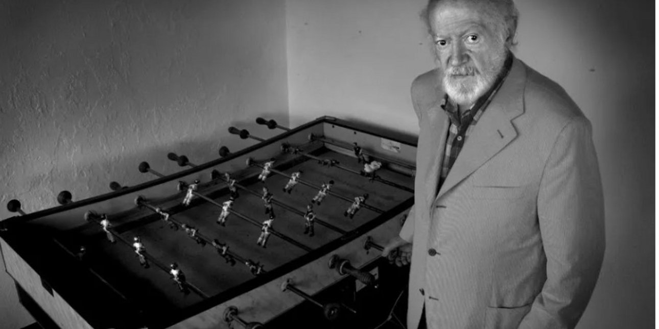 Ο Αλεχάνδρο Φινιστέρ και η διάσημη πλέον εφεύρεσή του / WIKIPEDIA