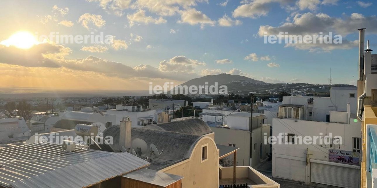 Ερημώνει από κατοίκους η Σαντορίνη