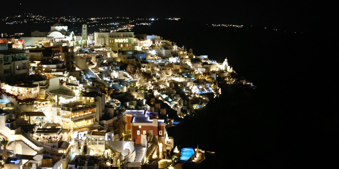 Σαντορίνη τη νύχτα