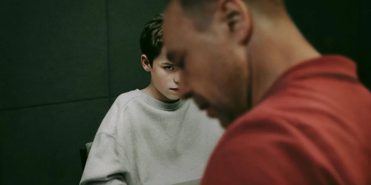 Στιγμιότυπο από τη νέα μίνι σειρά του Netflix, «Adolescence»