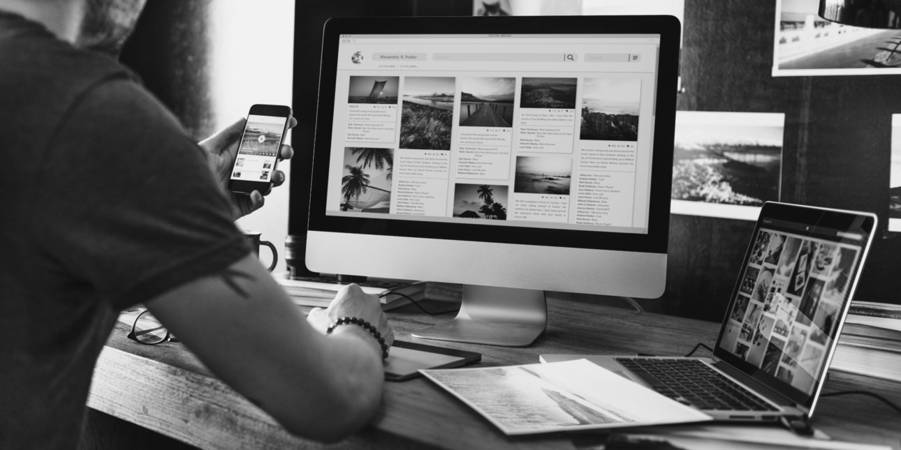 Καλλιτέχνης γραφικών τεχνών επί τω έργω