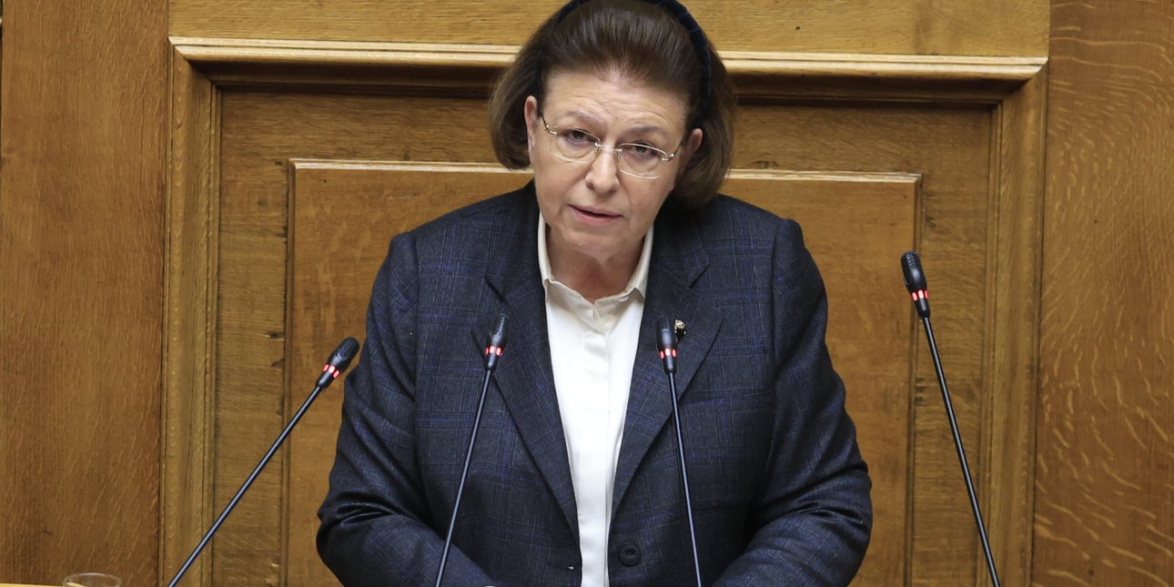 Η υπουργός Πολιτισμού Λίνα Μενδώνη στη Βουλή
