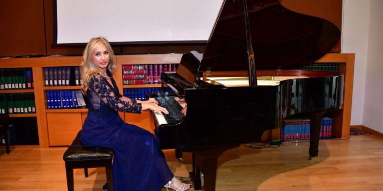 Η πιανίστα Βίβιαν Μπρέντα
