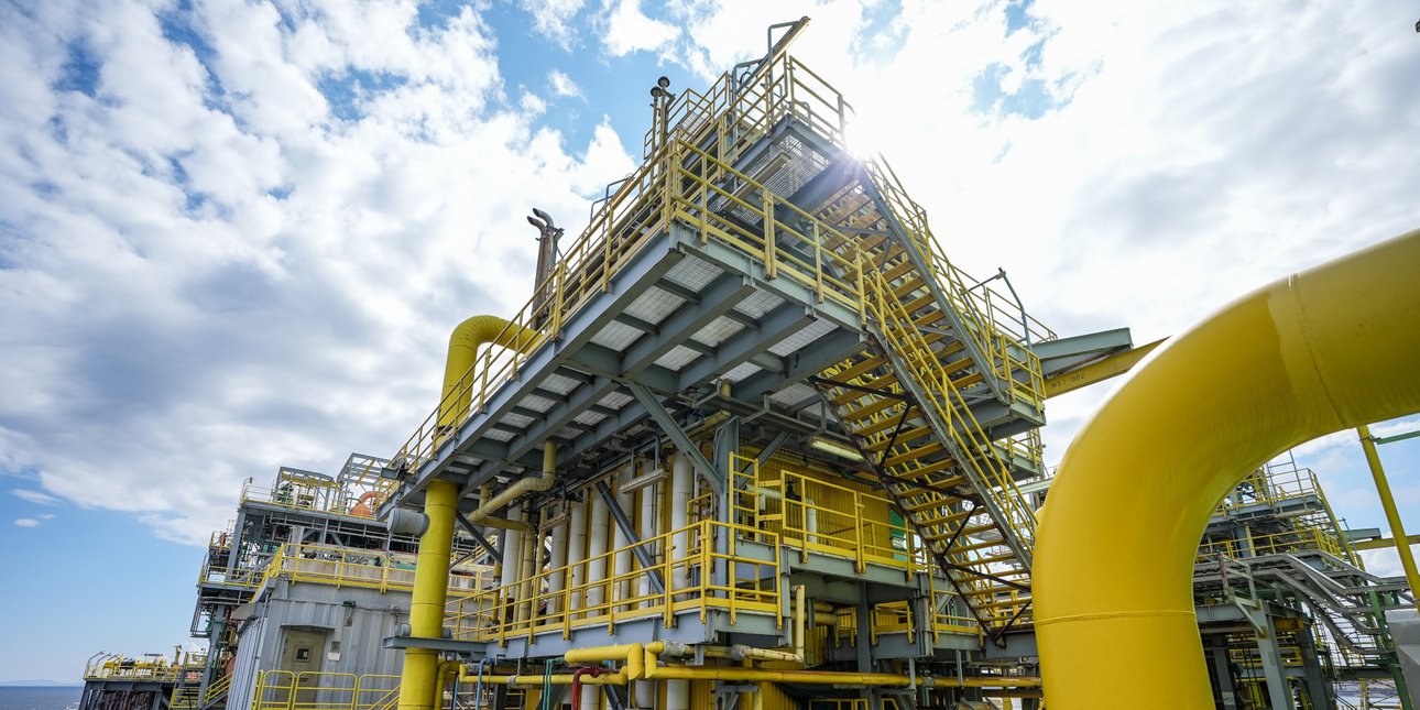 Συνεχίζεται το ράλι του πετρελαίου: Μια ανάσα από τα 110 δολάρια με φόντο το αδιέξοδο συνομιλιών ΗΠΑ-Ιράν