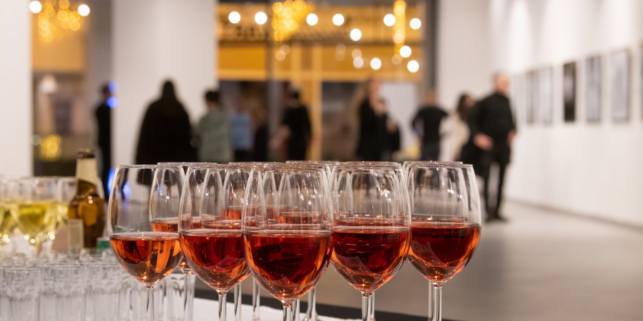 ποτηρια κρασι εγκαινια