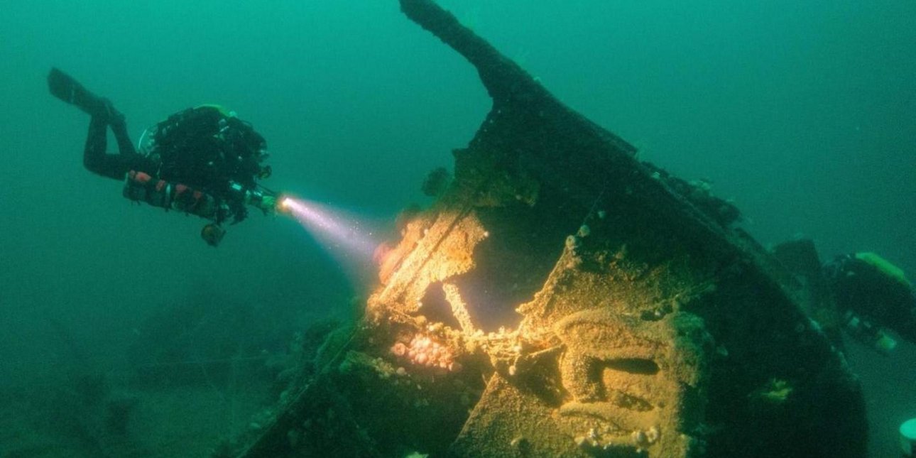 Ο βρετανός δύτης Ντομ Ρόμπινσον αγόρασε το ναυάγιο του πλοίου SS Almond Branch / DOM ROBINSON