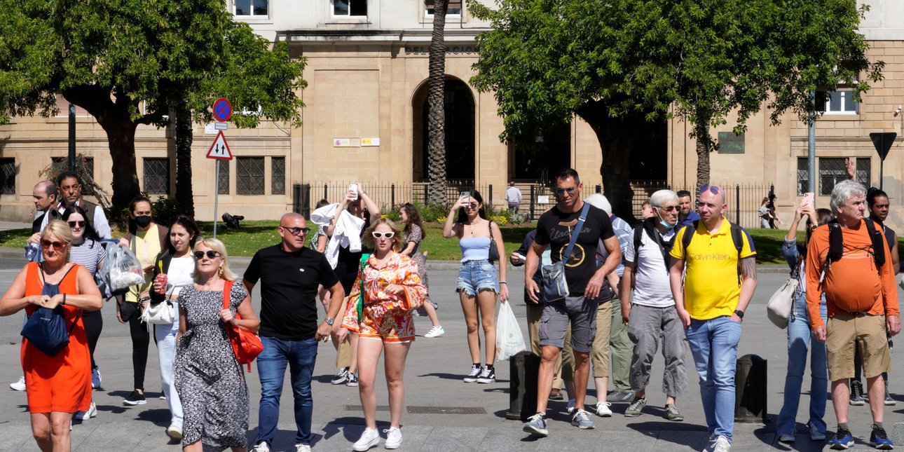 Ο υπερτουρισμός καταβροχθίζει τις πόλεις στην Ισπανία -Αιτήματα για αυστηρούς περιορισμούς για επισκέπτες