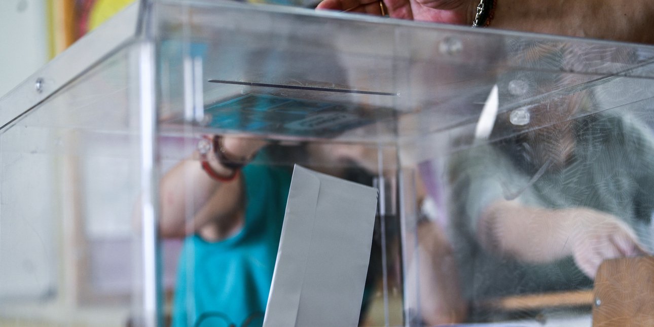 Greek Government Leads Post-Summer Poll as Voters Demand Early Elections