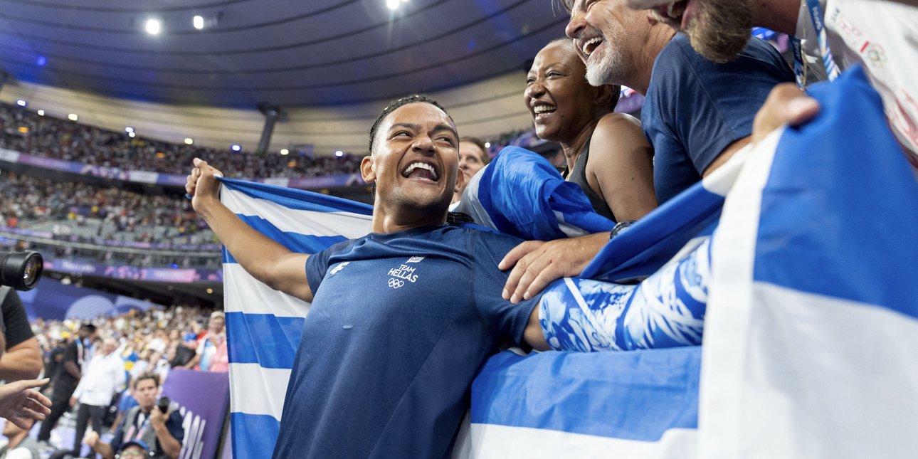 Εμμανουήλ Καραλής πανηγυρίζει