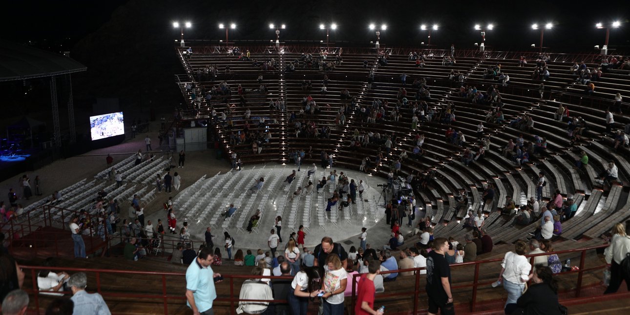 Λυκαβηττος θεατρο