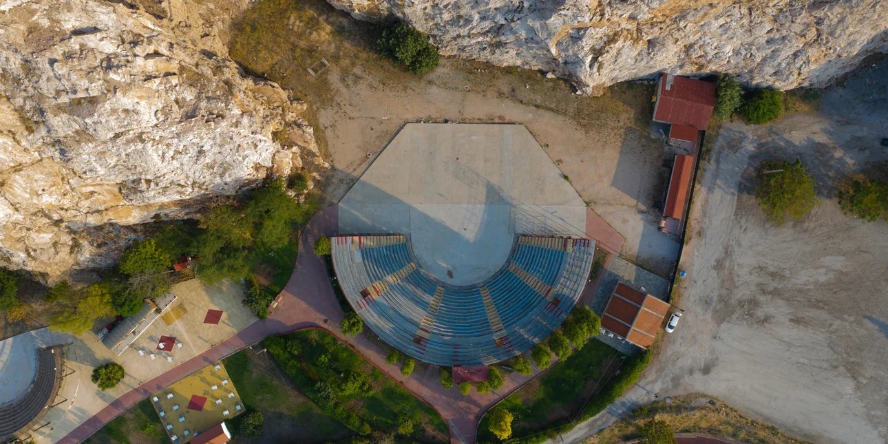 θέατρο Βράχων στον Βύρωνα