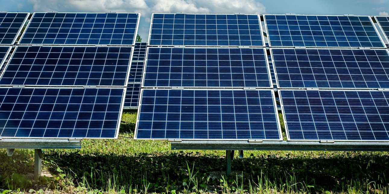 Φωτοβολταϊκά πάνελ: Ανακύκλωση στο «ρελαντί», πότε έρχονται αποφάσεις