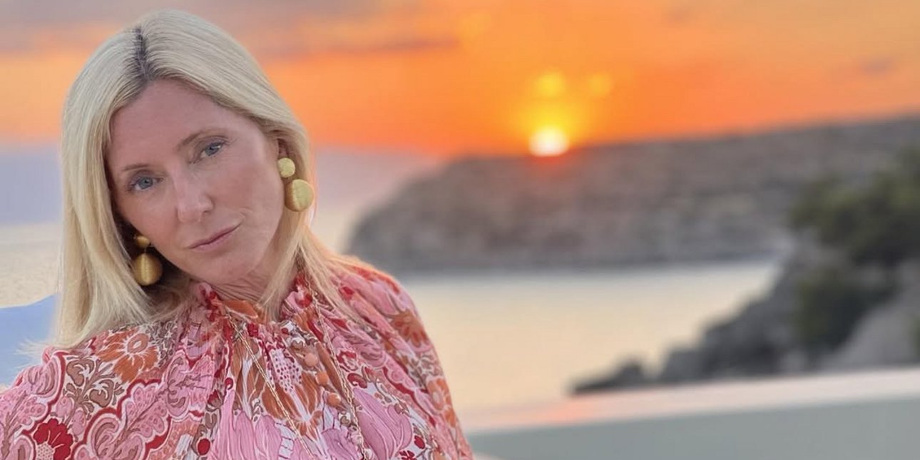 Η Μαρί Σαντάλ με σεμιζιέ φόρεμα και σανδάλια προτείνει το ιδανικό look γραφείου για το καλοκαίρι [εικόνα]