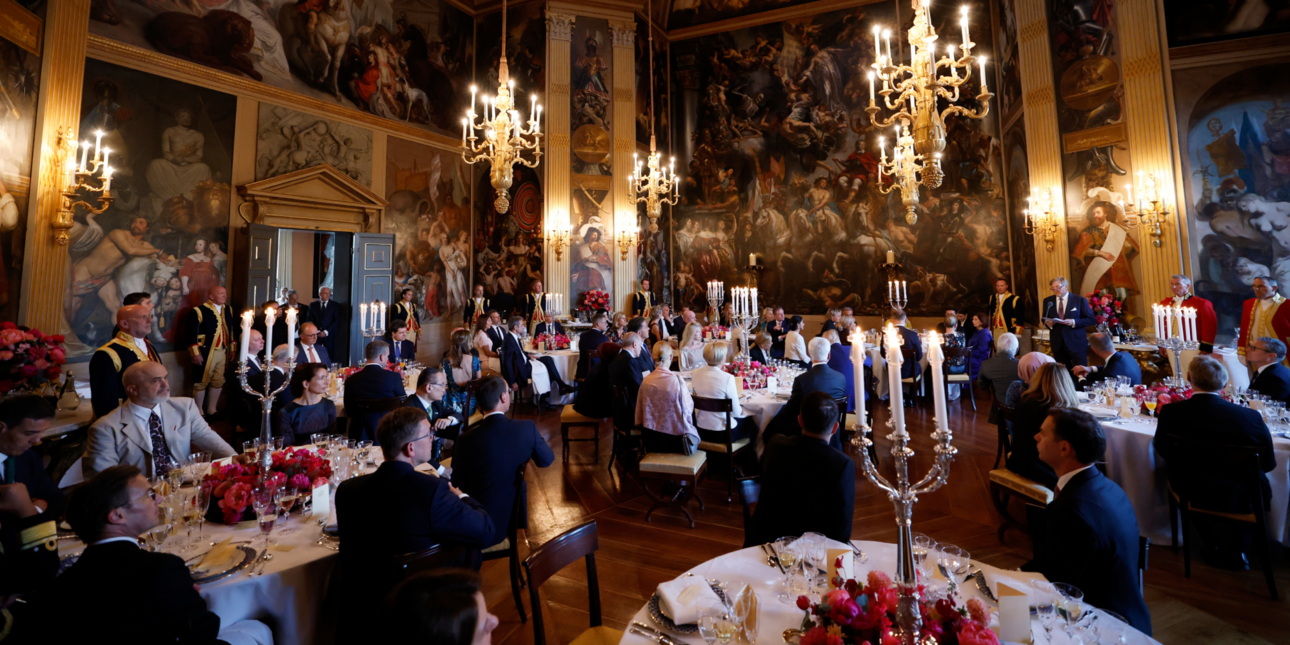 Χάγη: Όσα έγιναν στο δείπνο του βασιλικού ζεύγους στους ηγέτες του ΝΑΤΟ 