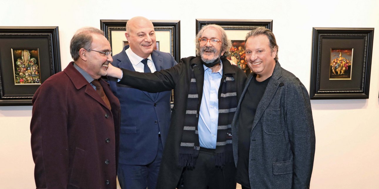 Ο Θόδωρος Πανταλέων στην τελευταία του έκθεση στην γκαλερί Καποπουλος με τον Βαγγέλη Καποπουλο, τον Μ. Στεφανίδη και τον Κ. Τσιάρα