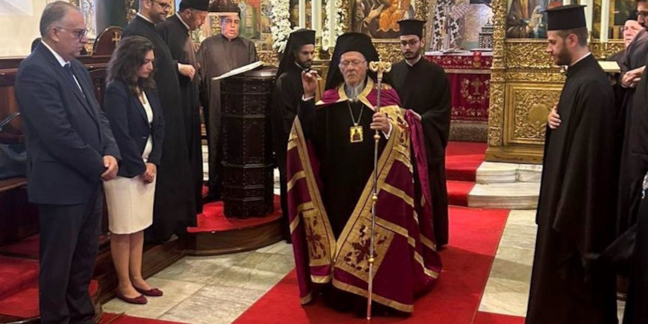 Ο Τάκης Θεοδωρικάκος στη Θεία Λειτουργία στην Ιερά Θεολογική Σχολή της Χάλκης