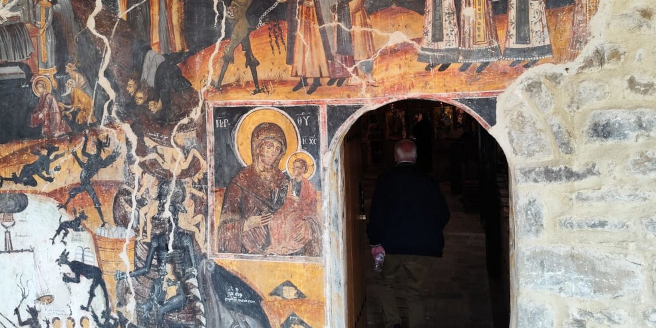 Εξωτερικές τοιχογραφίες στον Άγιο Γεώργιο Οξύνειας