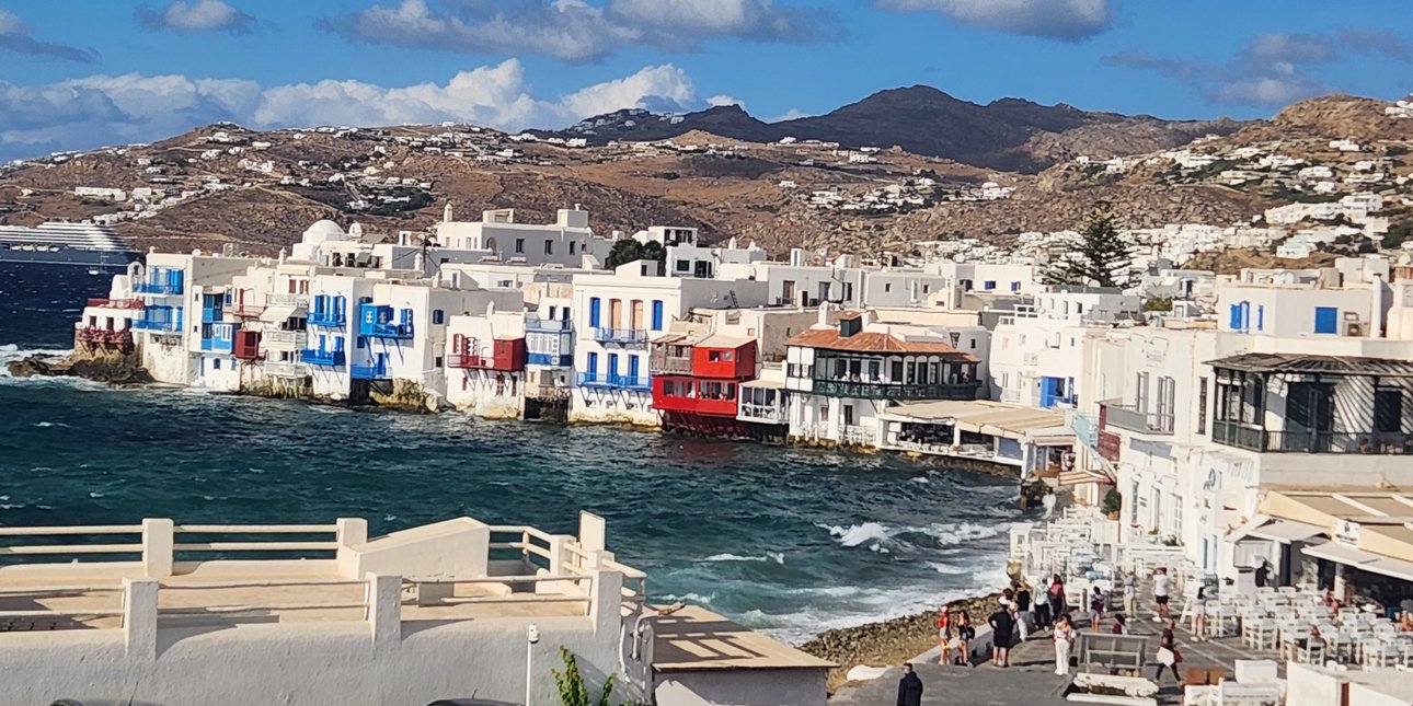Μύκονος: Συνελήφθη 57χρονος στη Μύκονο για εκβίαση -Ζητούσε 50.000 ευρώ για να σταματήσει να διαδίδει fake news