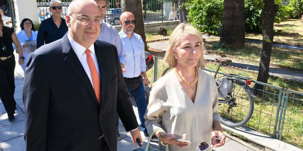 H Ζέττα Μακρή προσερχόμενη στα δικαστήρια Βόλου