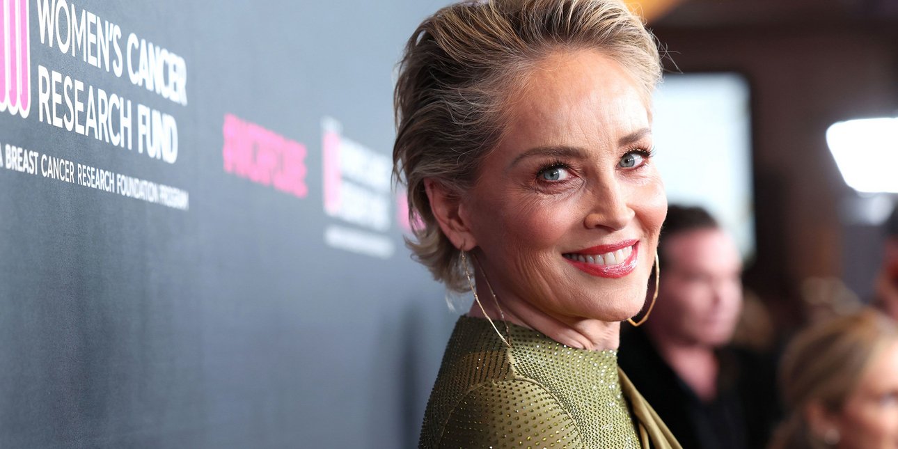 Η Σάρον Στόουν είναι μια γυναίκα που επιβίωσε από κακοποίηση, βία, απόρριψη και θάνατο, που πάλεψε με το ίδιο της το σώμα και βγήκε ζωντανή / GETTY