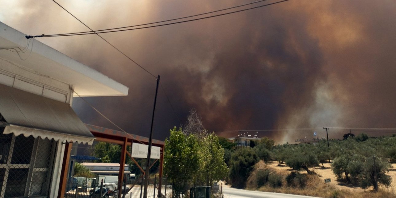 Φωτια στη βιομηχανικη περιοχη της Πάτρας / ΑΛΕΞΟΠΟΥΛΟΣ ΑΝΔΡΕΑΣ