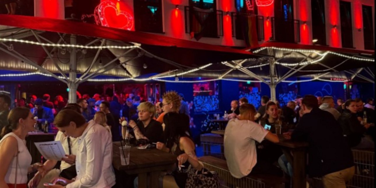 Θαμώνες του μπαρ Frieda B στο Αμβούργο