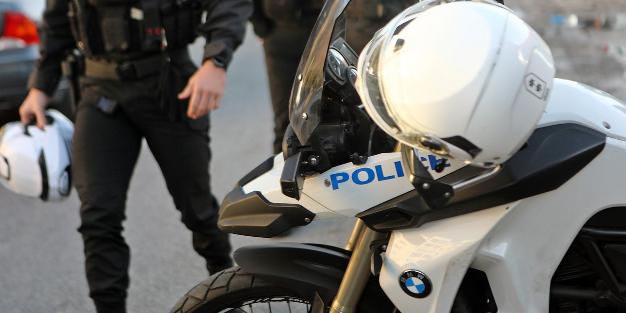 Συνελήφθη 19χρονος για εμπρησμό αυτοκινήτου στους Αγίους Αναργύρους, αναζητείται συνομήλικός του