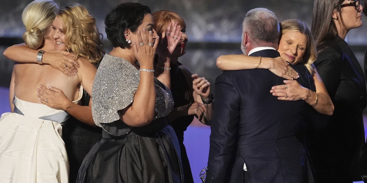 Η τηλεοπτική σειρά The Pitt κατέκτησε Emmy για το καλύτερο δραματικό σενάριο