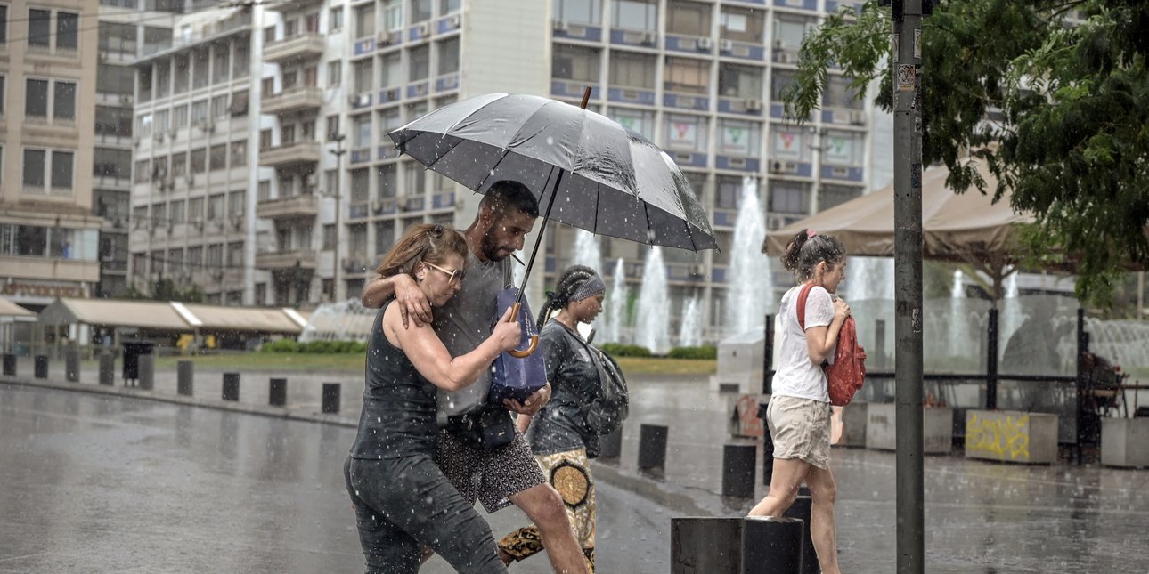 «Διπρόσωπος» ο καιρός σήμερα με ζέστη, βροχές, καταιγίδες και ισχυρούς ανέμους -Πού θα έχει 35άρια