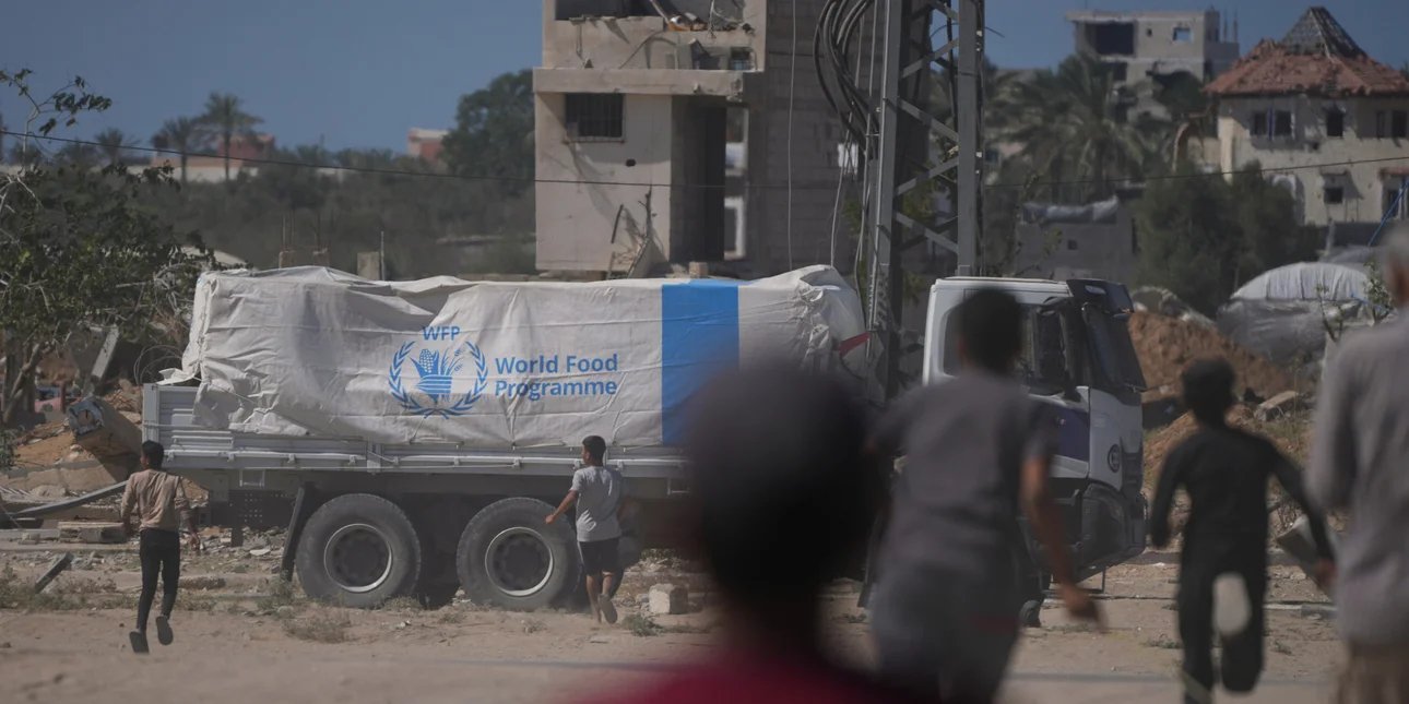 Ο ισραηλινός στρατός αναχαιτίζει τα πλοιάρια που μεταφέρουν ανθρωπιστική βοήθεια στη Γάζα