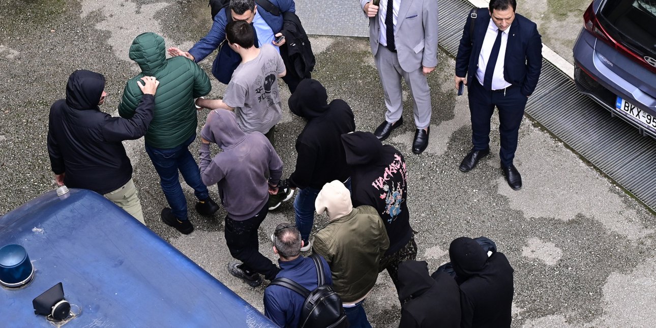 ΟΠΕΚΕΠΕ: Σε κατ´οίκον περιορισμό με «βραχιολάκι» τέθηκε η σύζυγος του φερόμενου αρχηγού του κυκλώματος
