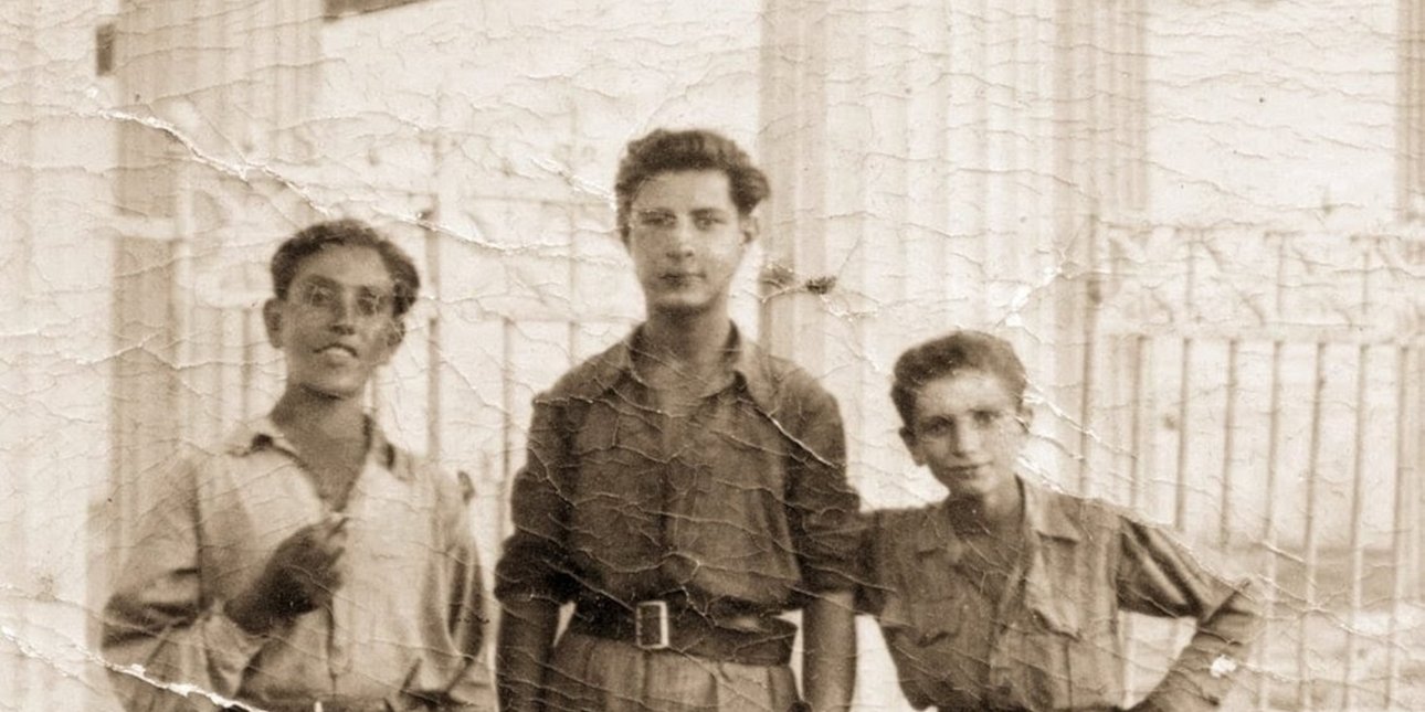 Με αφορμή την εθνική επέτειο της 28ης Οκτωβρίου, το Πολιτιστικό Ίδρυμα Ομίλου Πειραιώς οργανώνει, το Σάββατο 25 Οκτωβρίου 2025 (ώρα 10:00), περίπατο στο κέντρο της Αθήνας, για οικογένειες με παιδιά, ηλικίας 9 ετών και άνω, με τίτλο «Μικροί ήρωες-Η δράση των σαλταδόρων του Βύρωνα στην Αντίσταση».