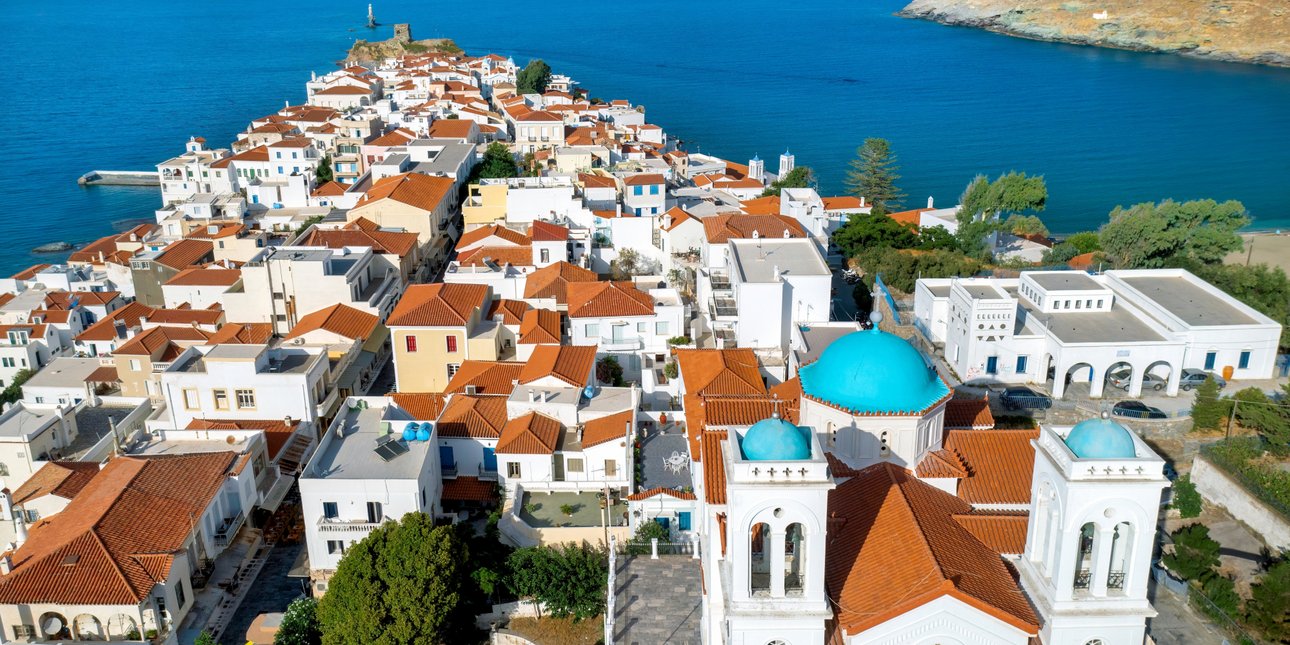 Το νησί-έκπληξη που είναι σχεδόν sold out για τον Αύγουστο, τέσσερις μήνες νωρίτερα