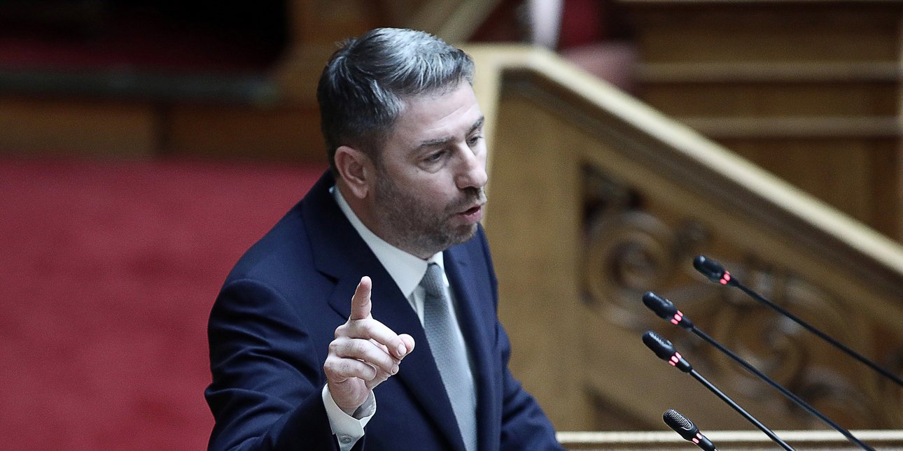 Δύο τροπολογίες καταθέτει σήμερα το ΠΑΣΟΚ για τη μείωση του ΕΦΚ στη βενζίνη -Πυρά σε Μητσοτάκη και Πιερρακάκη