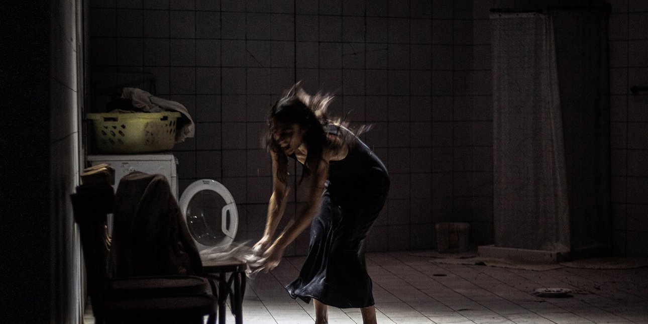 γυναικα ξεσπασμα πλυντηριο 