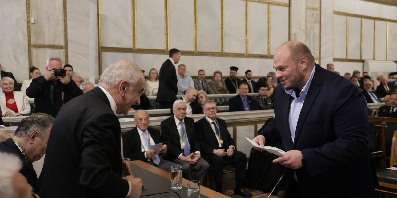 Ο σολίστ Μιχάλης Παούρης βραβεύθηκε από την Ακαδημία Αθηνών