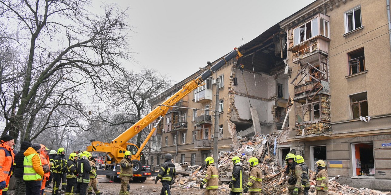 Η Ρωσία σφυροκοπά την Ουκρανία: Μπαράζ επιθέσεων με εκατοντάδες drones και πυραύλους -Τουλάχιστον μία νεκρή και 7 τραυματίες