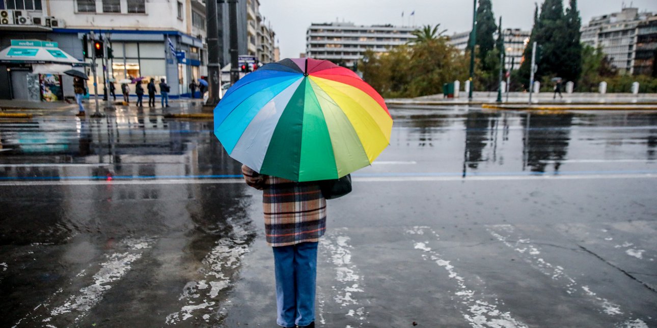 Βροχερός σήμερα ο καιρός -Πού θα φέρει καταιγίδες η Deborah, τι ώρα θα βρέξει στην Αττική