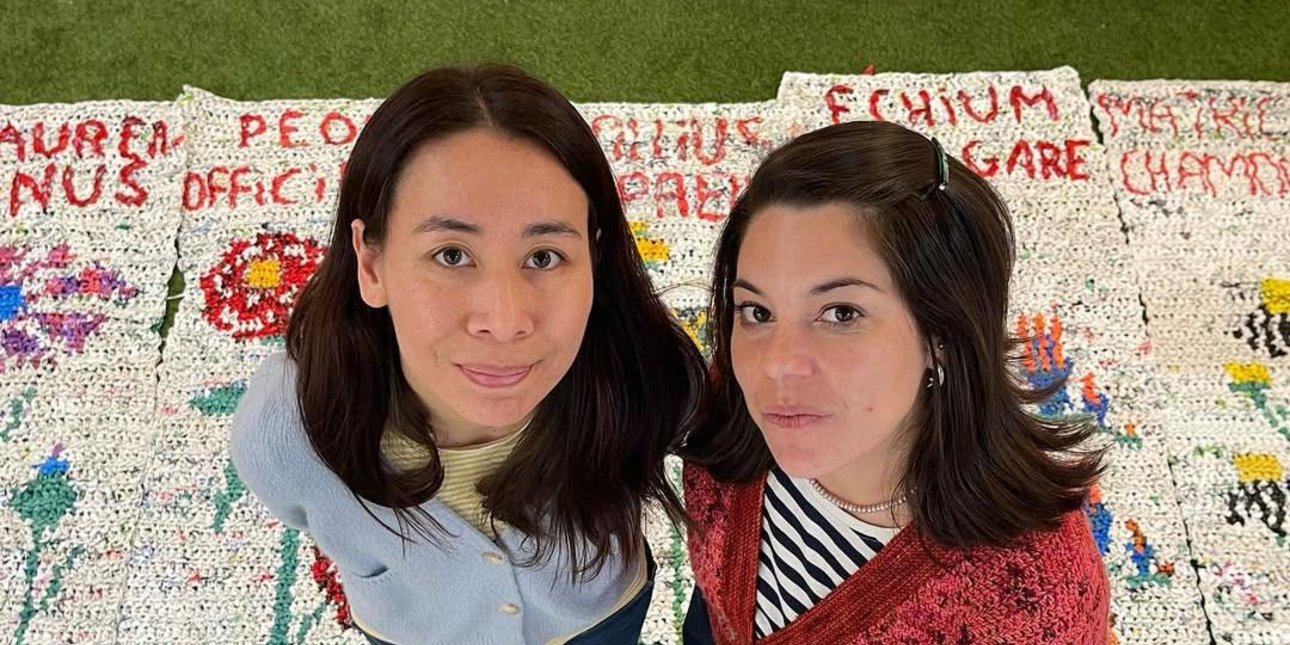 Οι Ισπανίδες καλλιτέχνιδες που πλέκουν με πλαστικές σακούλες/Φωτογραφία: Instagram/las_enganchadas