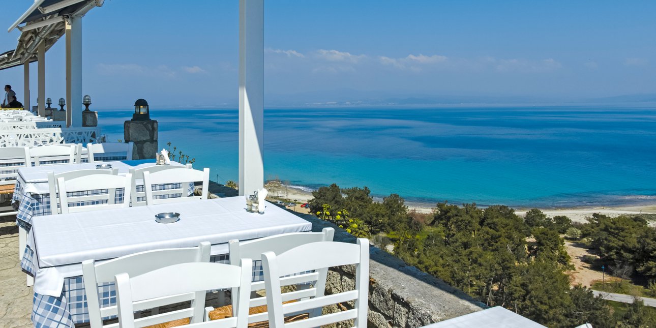 Η «γεμάτη» Χαλκιδική για την Πρωτομαγιά και η αγωνία για τις καλοκαιρινές κρατήσεις [βίντεο]