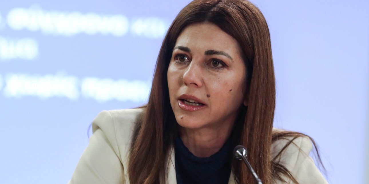 Ζαχαράκη: Είμαστε εδώ για να εντοπίσουμε λάθη στα βιβλία και να τα διορθώσουμε -Δεν είμαστε όμως για να αποφασίσουμε το περιεχόμενο ή να λογοκρίνουμε