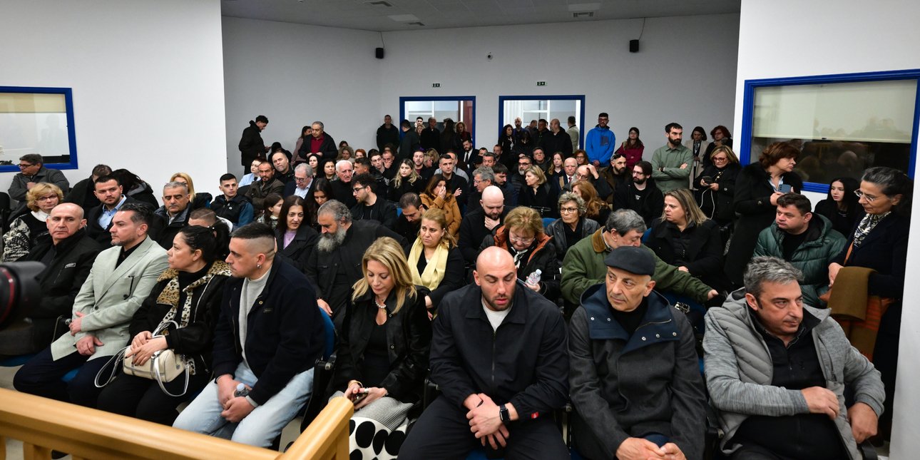 Πηγές υπουργείου Δικαιοσύνης: «Δεν θα αλλάξει η αίθουσα διεξαγωγής της δίκης των Τεμπών» -Εξετάζουν αύξηση θέσεων