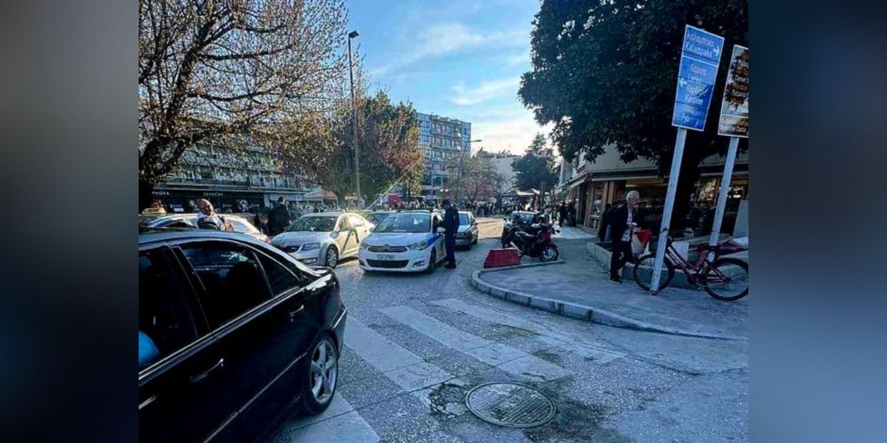 Τρίκαλα: Μπλόκα της Τροχαίας ανήμερα της 25ης Μαρτίου -Αλκοτέστ σε πλήρωμα περιπολικού