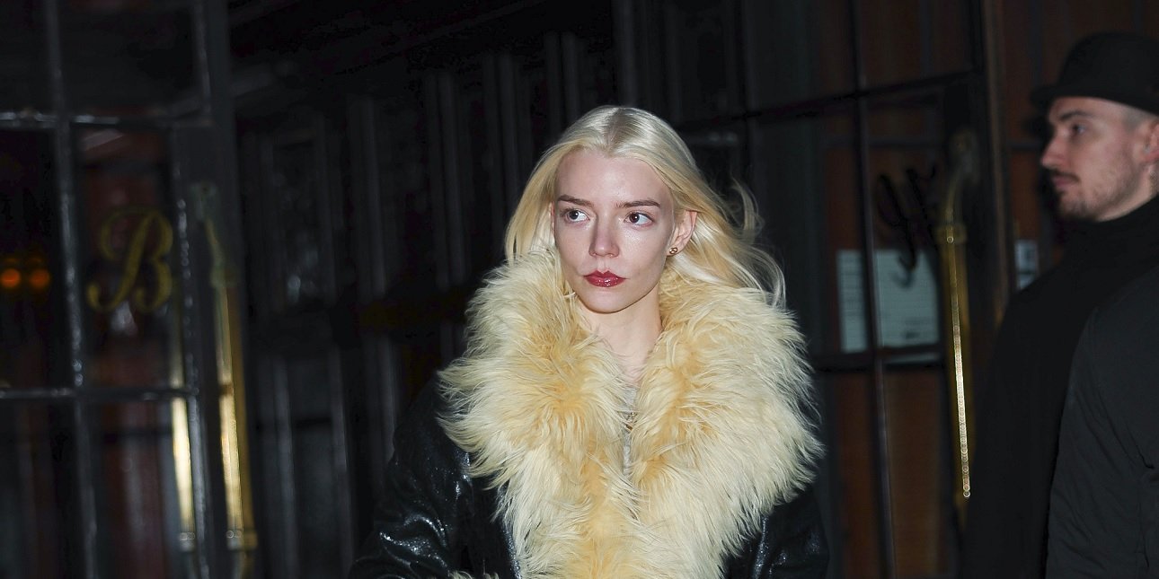 Η Άνια Τέιλορ-Τζόι αποδεικνύει πώς ένα παλτό μετατρέπει κάθε εμφάνιση σε στιλάτο look