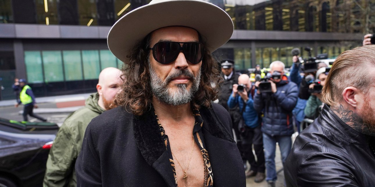 Μετατέθηκε για τον Οκτώβριο η δίκη του Ράσελ Μπραντ για κατηγορίες σεξουαλικής βίας