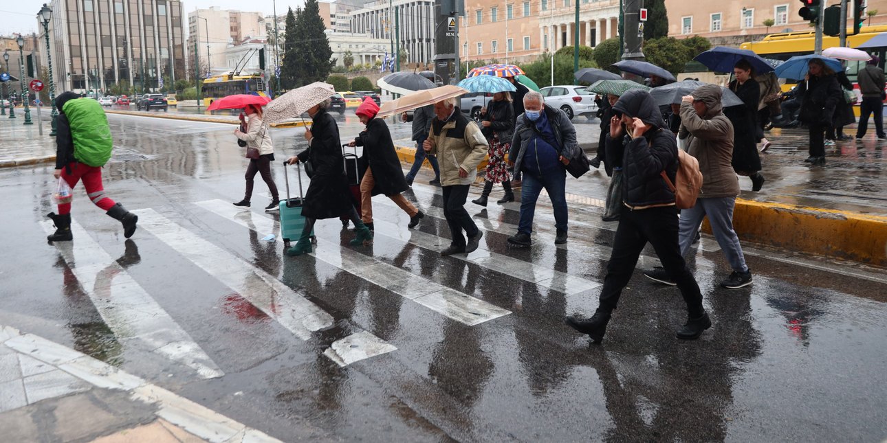 Η κακοκαιρία Erminio σαρώνει τη χώρα με βροχές, καταιγίδες και θυελλώδεις ανέμους -Δείτε πώς θα κινηθεί τις επόμενες ώρες